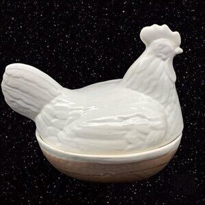 Vintage White Oak Pottery Canada Hen Covered Dish 7.5”T 8”W